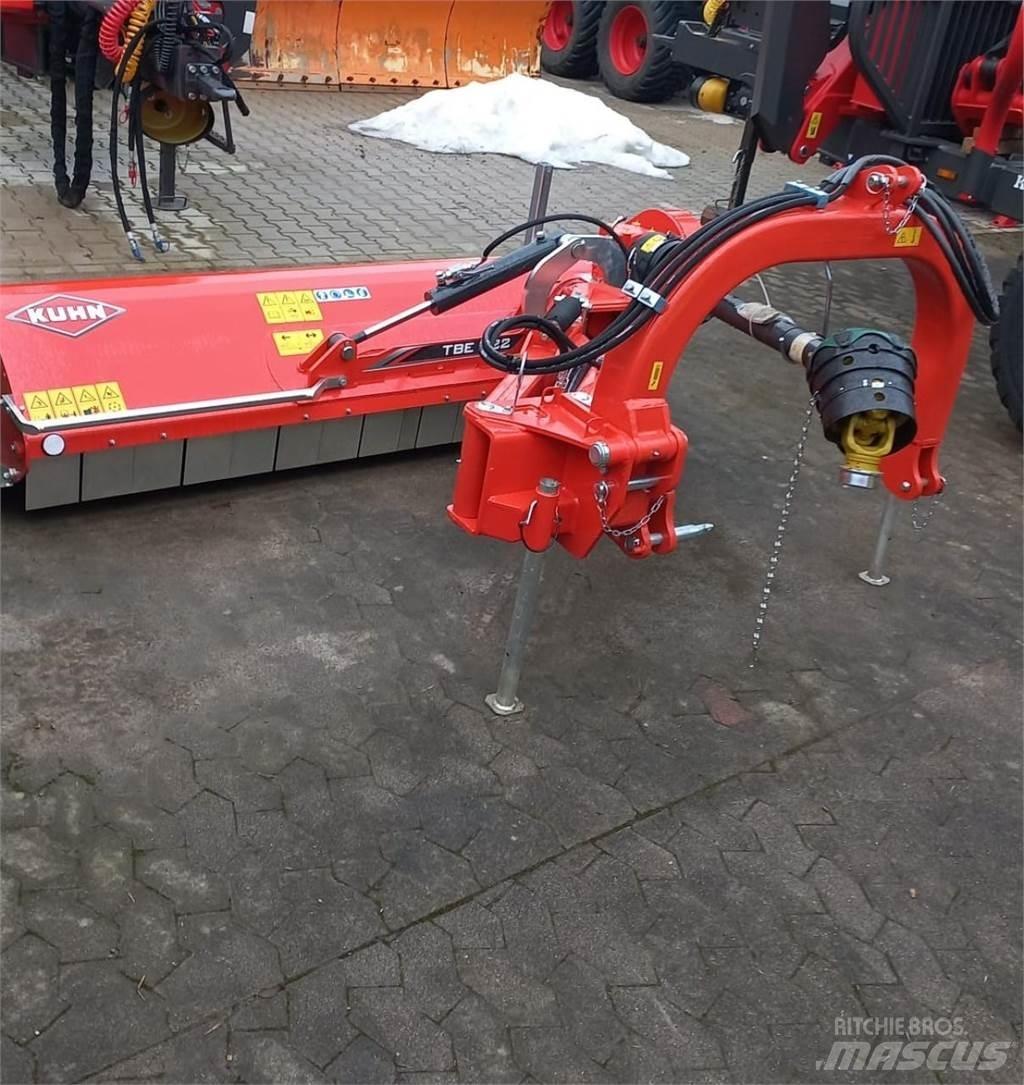 Kuhn TBE 222 جزازات وأغطية المراعي