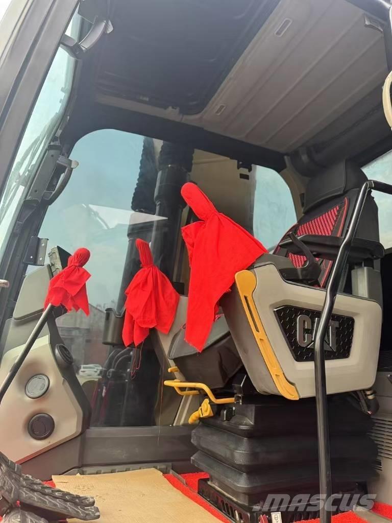 CAT 320 GC حفارات زحافة