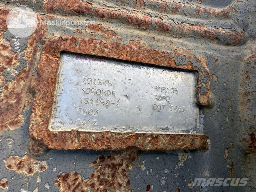 CAT 374 F L حفارات زحافة