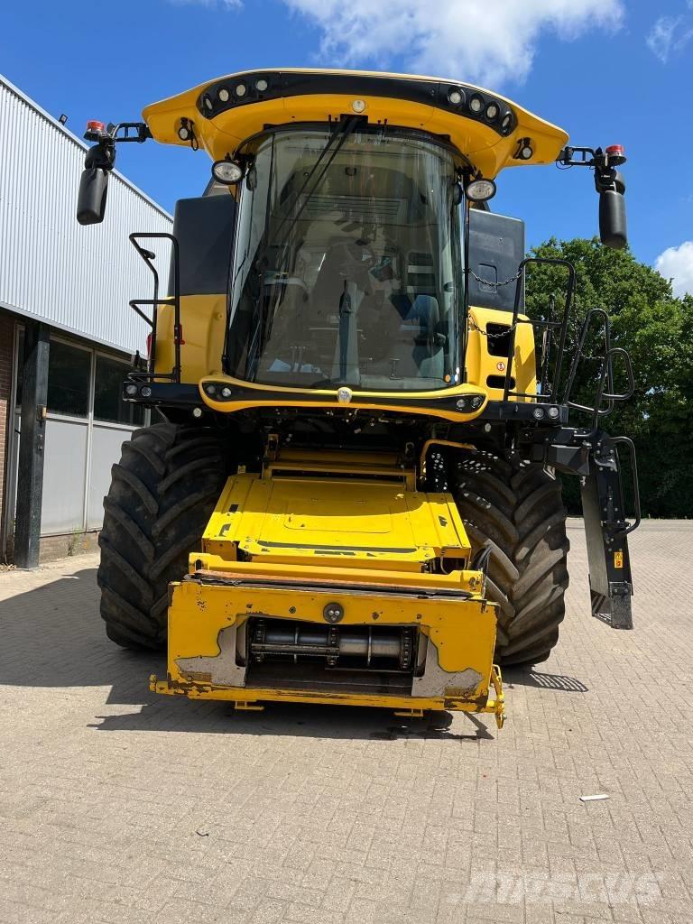 New Holland CR 8.80 حصادات