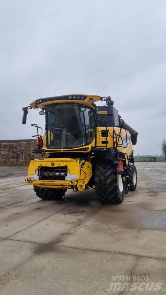 New Holland CR 8.80 حصادات
