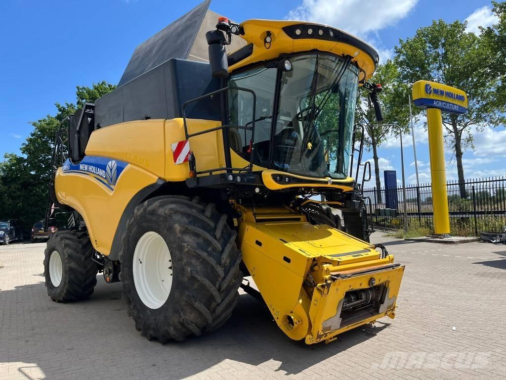 New Holland CR 8.80 حصادات