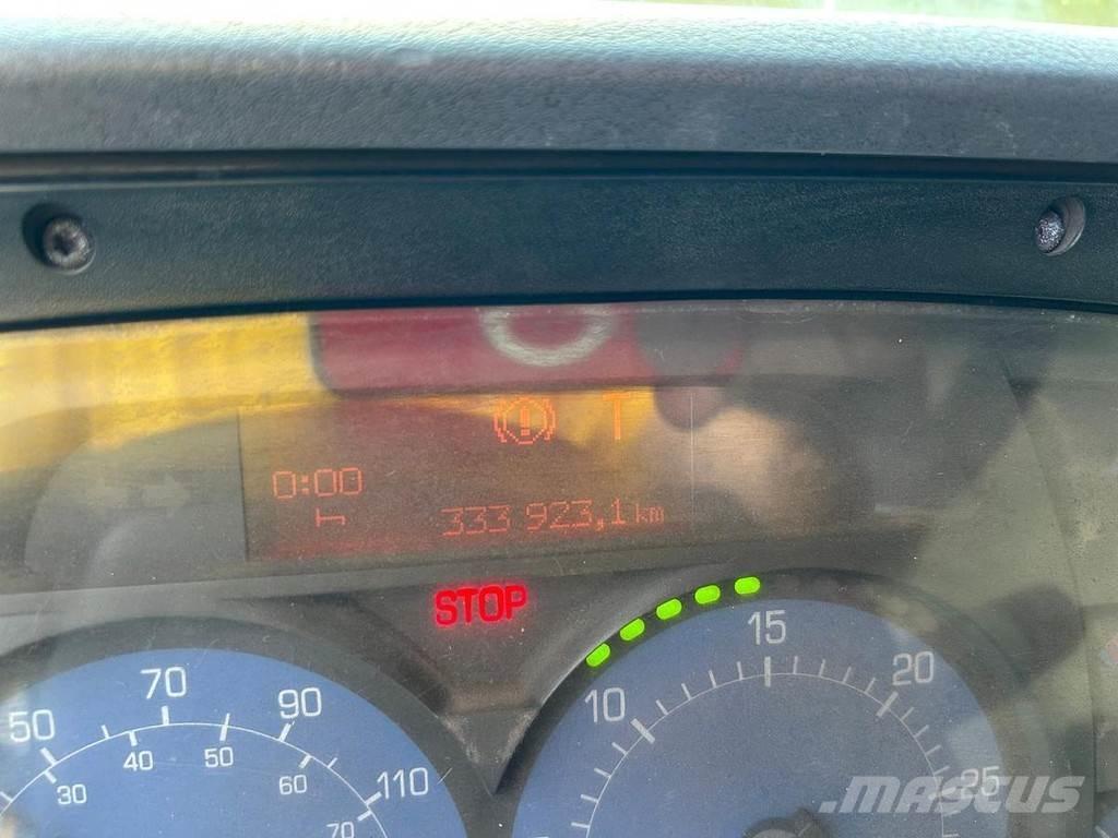 Renault 320 شاحنات ذات صهاريج