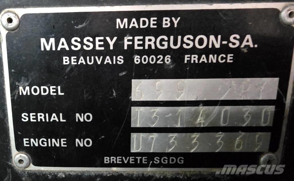 Massey Ferguson 699 الجرارات
