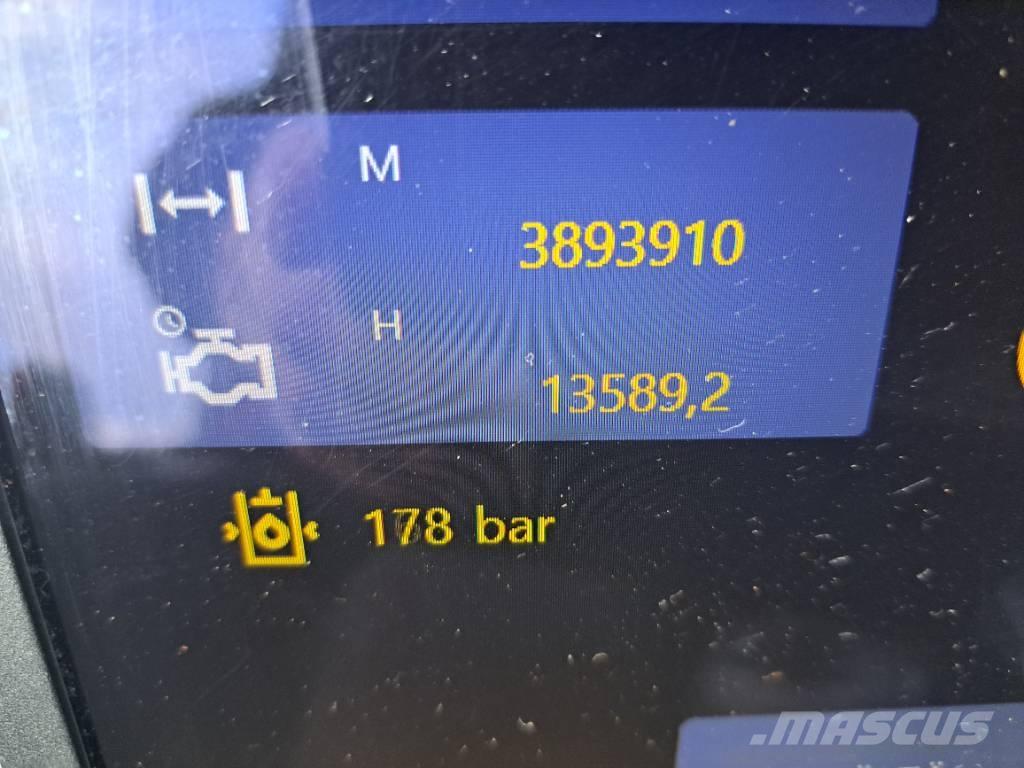 Komatsu 901xc حصادات