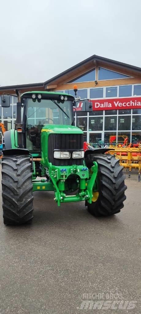 John Deere 6820 الجرارات