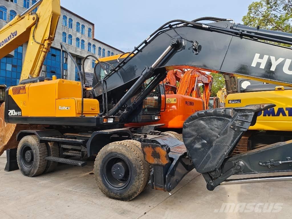 Hyundai R210W-9 حفارات بعجل