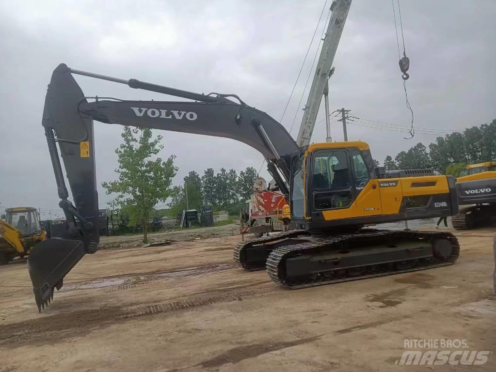 Volvo EC 240 DL حفارات زحافة
