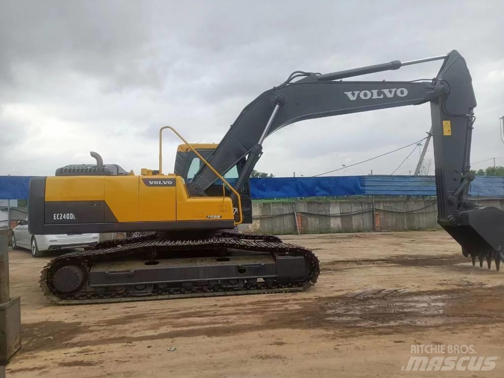 Volvo EC 240 DL حفارات زحافة