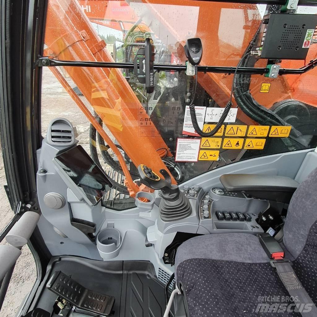 Hitachi ZX225USRLC-7 حفارات زحافة