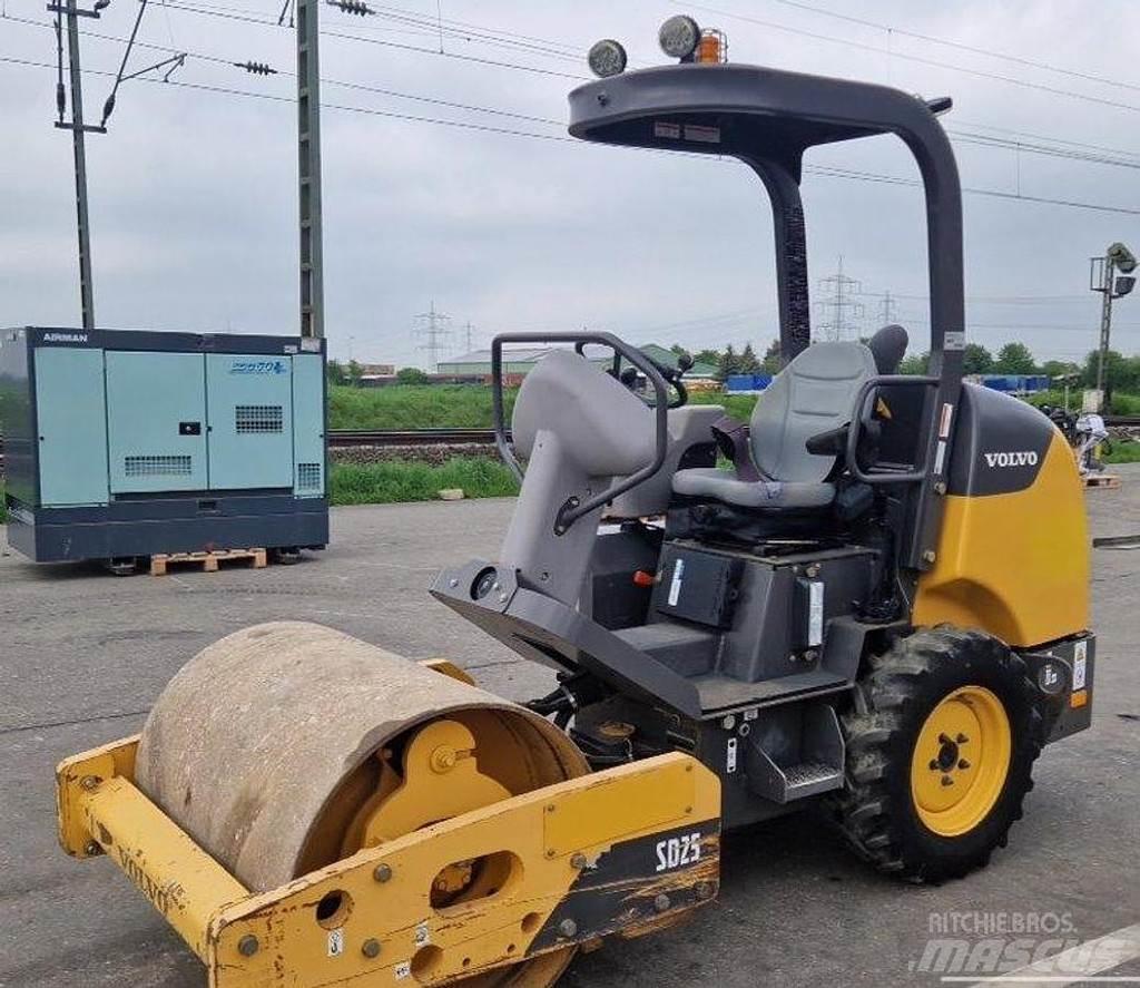 Volvo SD25 مداحل متنوعة