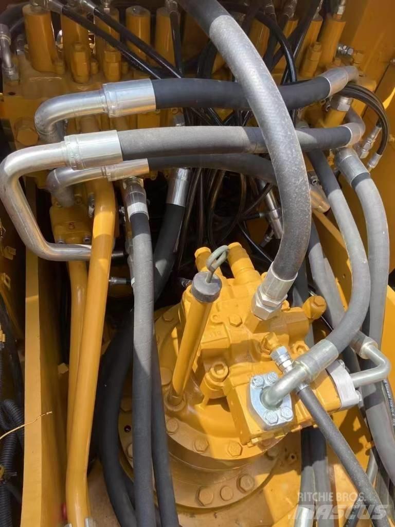CAT 320D2 حفارات زحافة