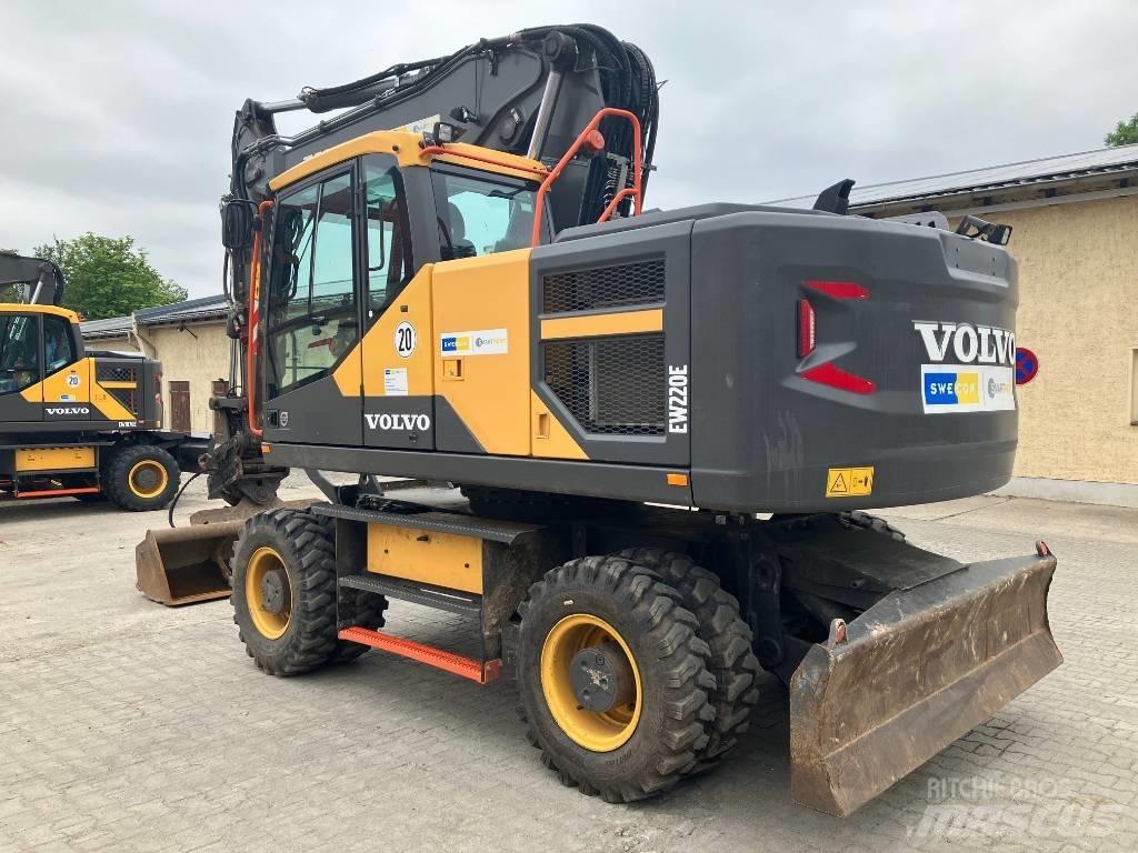 Volvo EW 220 E حفارات بعجل