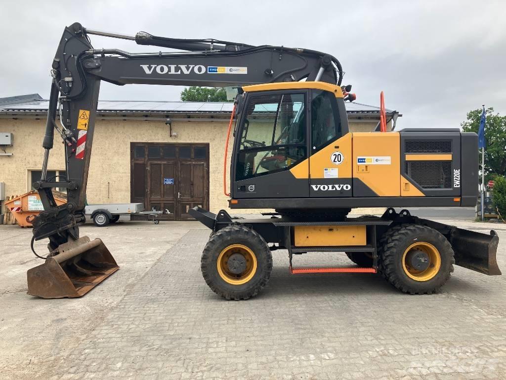 Volvo EW 220 E حفارات بعجل