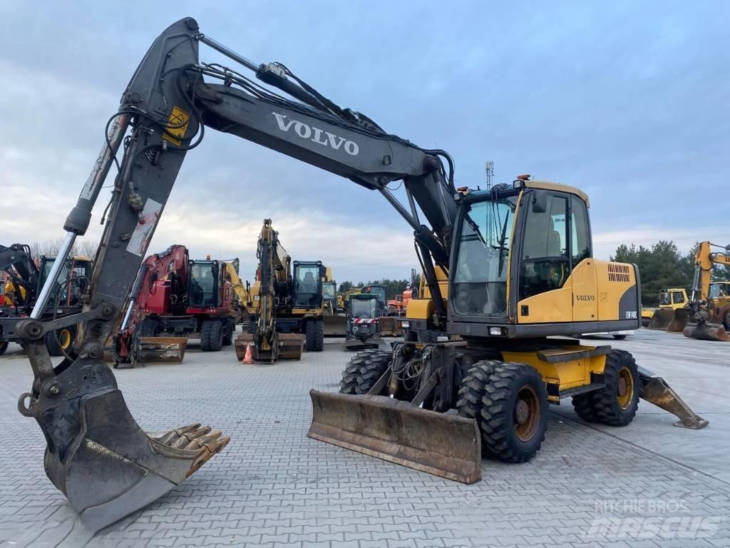 Volvo EW 140 C حفارات بعجل