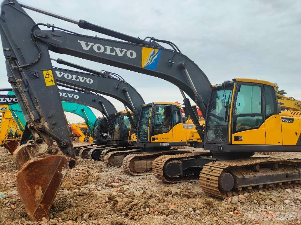 Volvo EC220D حفارات زحافة