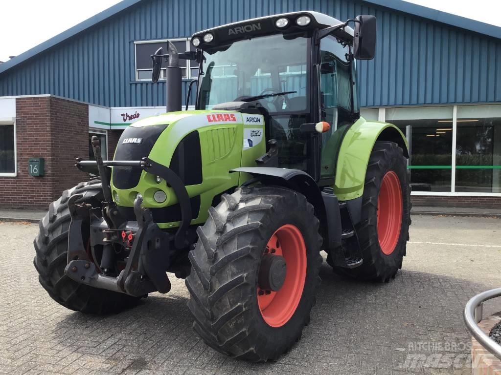 CLAAS Arion 520 CIS الجرارات