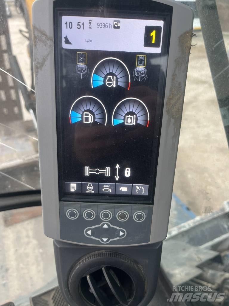 CAT 313 D حفارات بعجل
