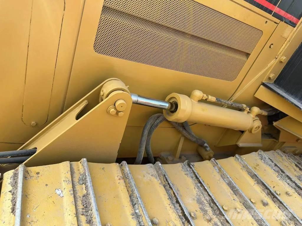 CAT D5C بلدوزرات مجنزرة