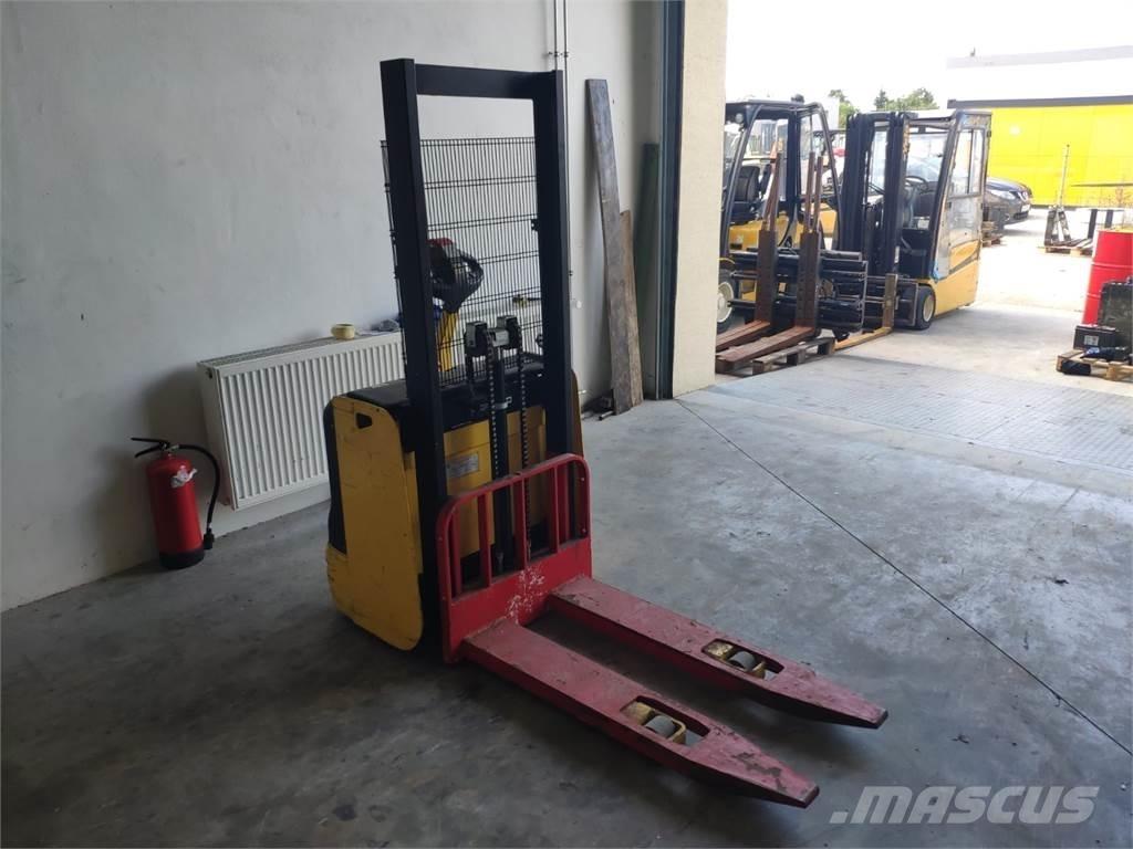 Hyster S1.0E معدات التكديس الجوالة