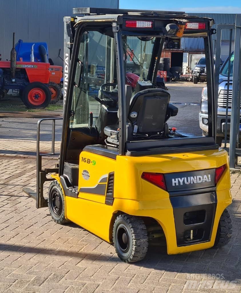 Hyundai 16 B-9 شاحنات ذات رافعات شوكية تعمل بالكهرباء