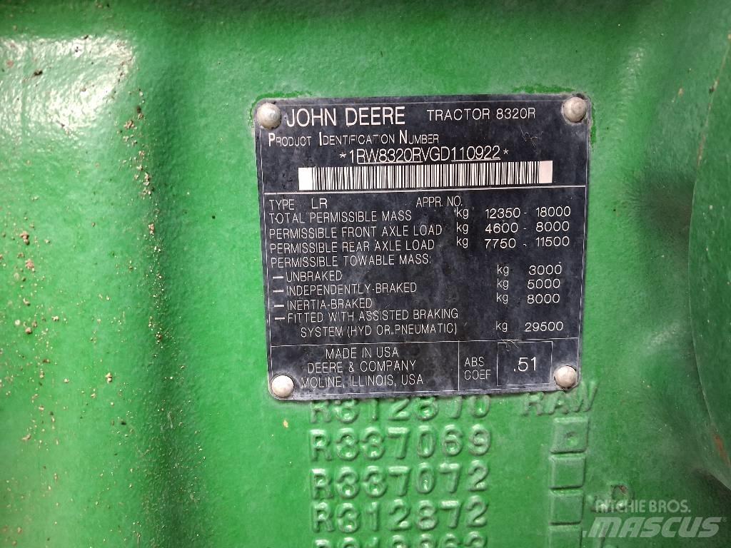 John Deere 8320 R الجرارات