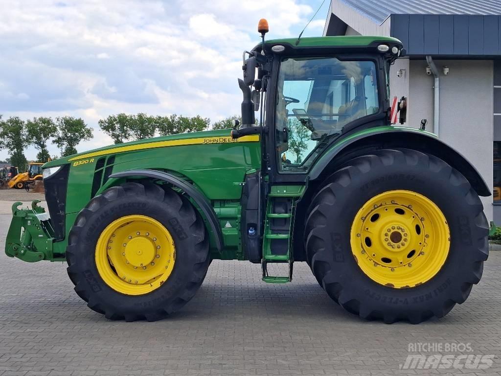 John Deere 8320 R الجرارات