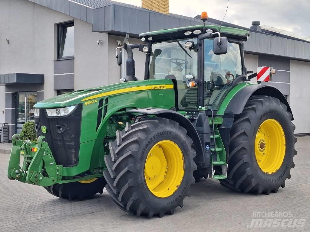 John Deere 8320 R الجرارات