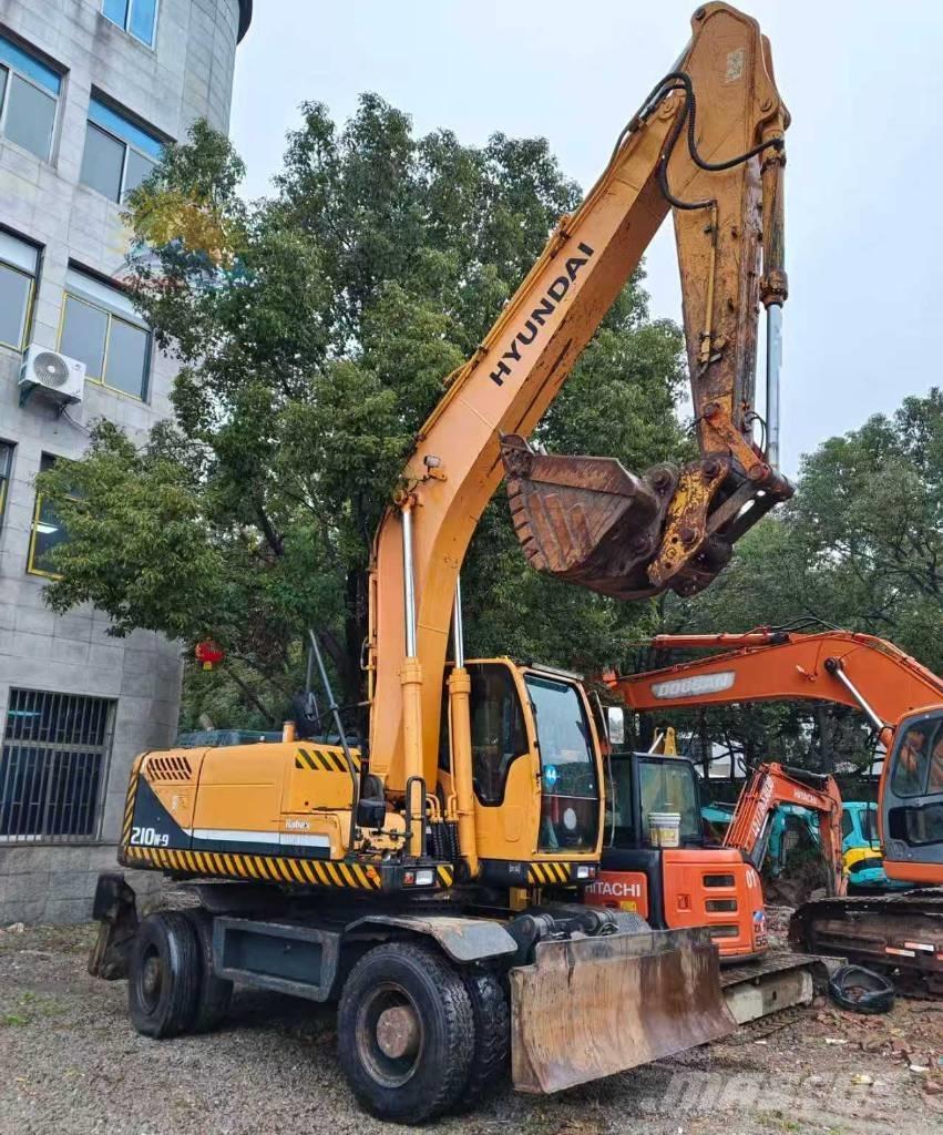 Hyundai r210w-9 حفارات بعجل