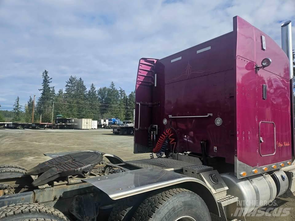 Peterbilt 388 وحدات الجر