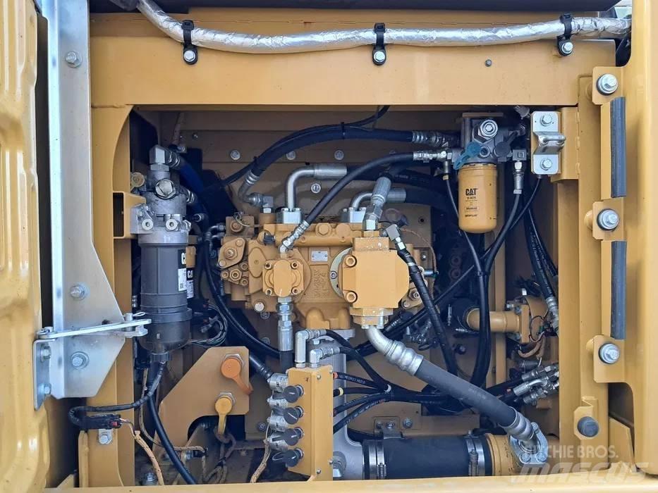 CAT 323 F L حفارات زحافة