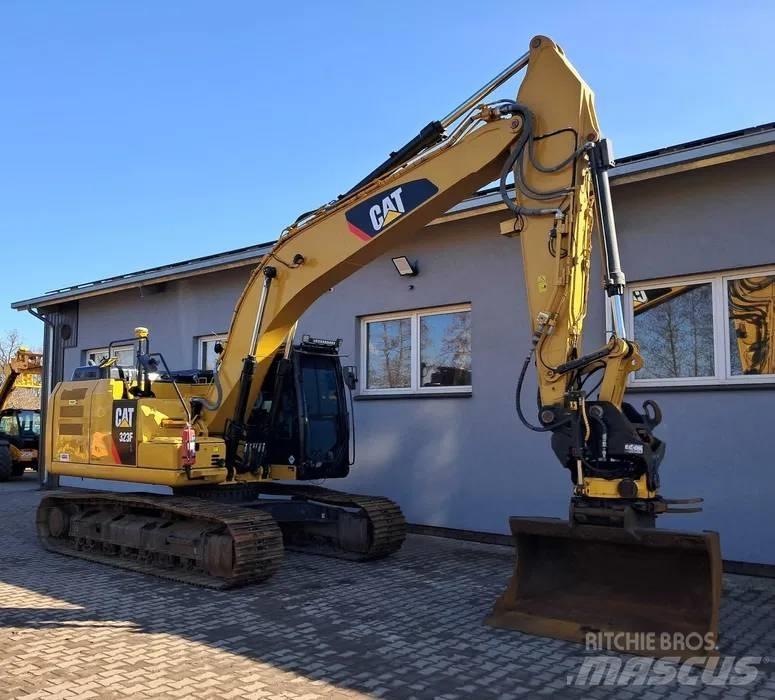CAT 323 F L حفارات زحافة