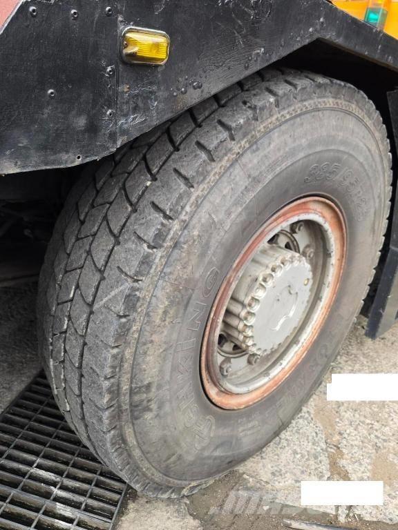 Kato KR 25 H V-3 رافعات الطرق الوعرة