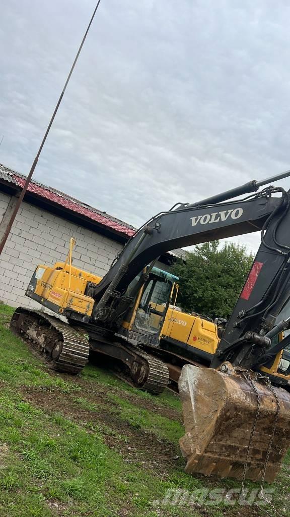 Volvo 210BNLC كابينة والداخلية