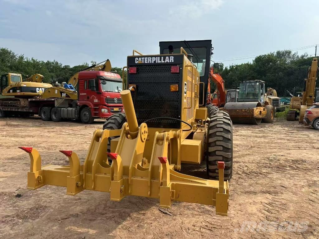 CAT 140K معدات تمهيد الطرق