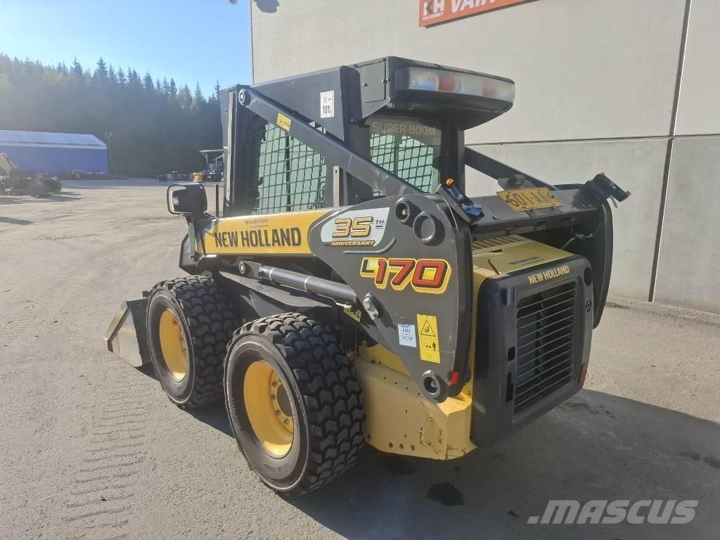 New Holland L 170 لوادر انزلاقية التوجيه