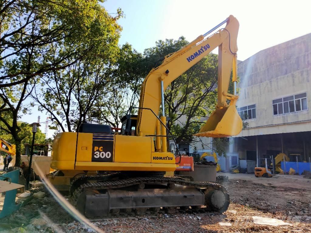 Komatsu PC300-7 حفارات زحافة