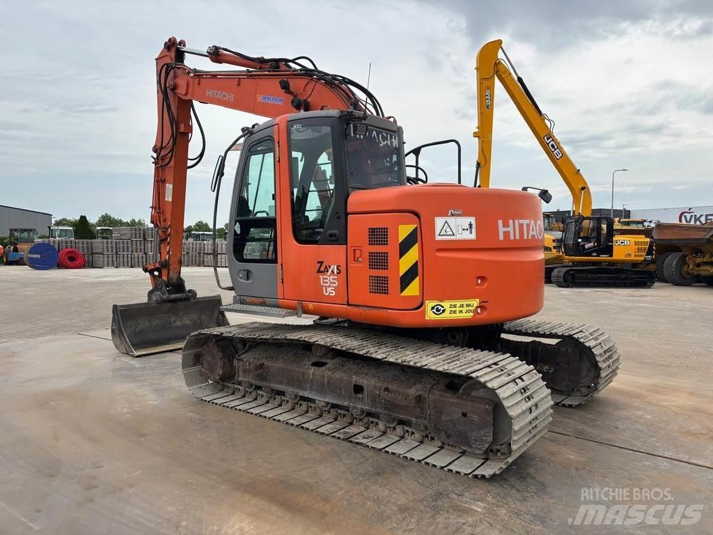 Hitachi ZX135US حفارات خاصة