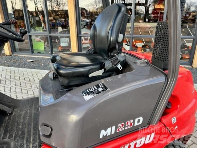 Manitou MI25D شاحنات الديزل