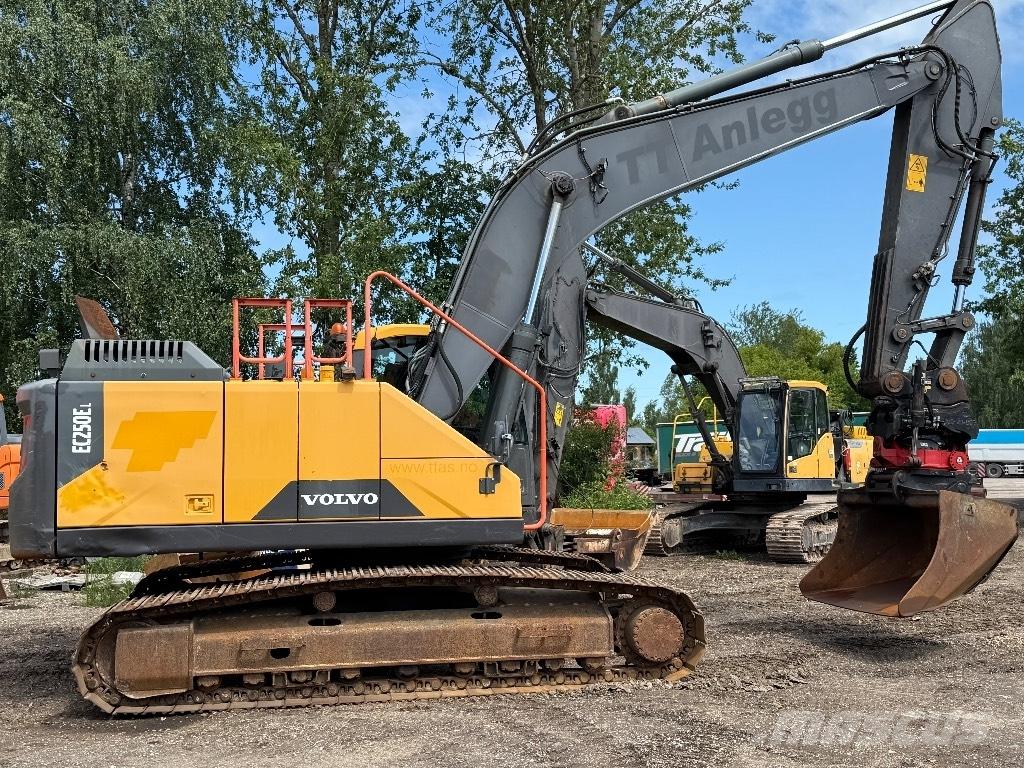 Volvo EC 250 E حفارات زحافة