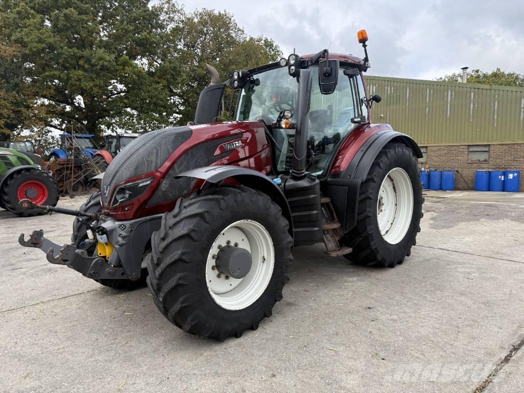 Valtra T174 Versu الجرارات