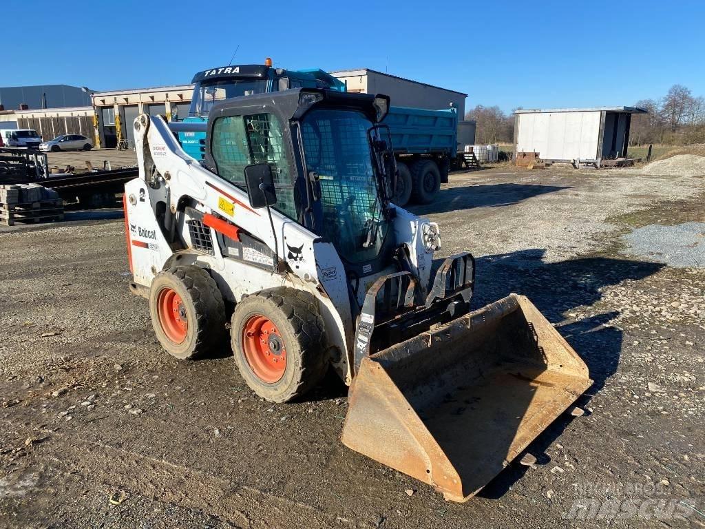 Bobcat S 570 لوادر انزلاقية التوجيه