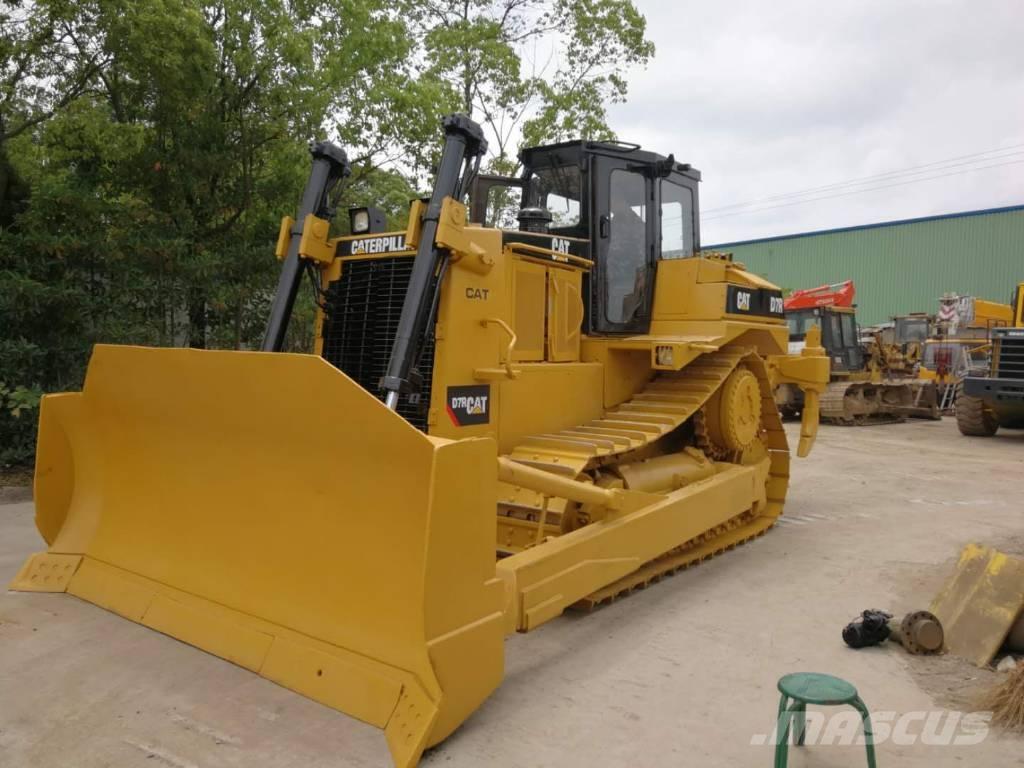 CAT D 7 R بلدوزرات مجنزرة