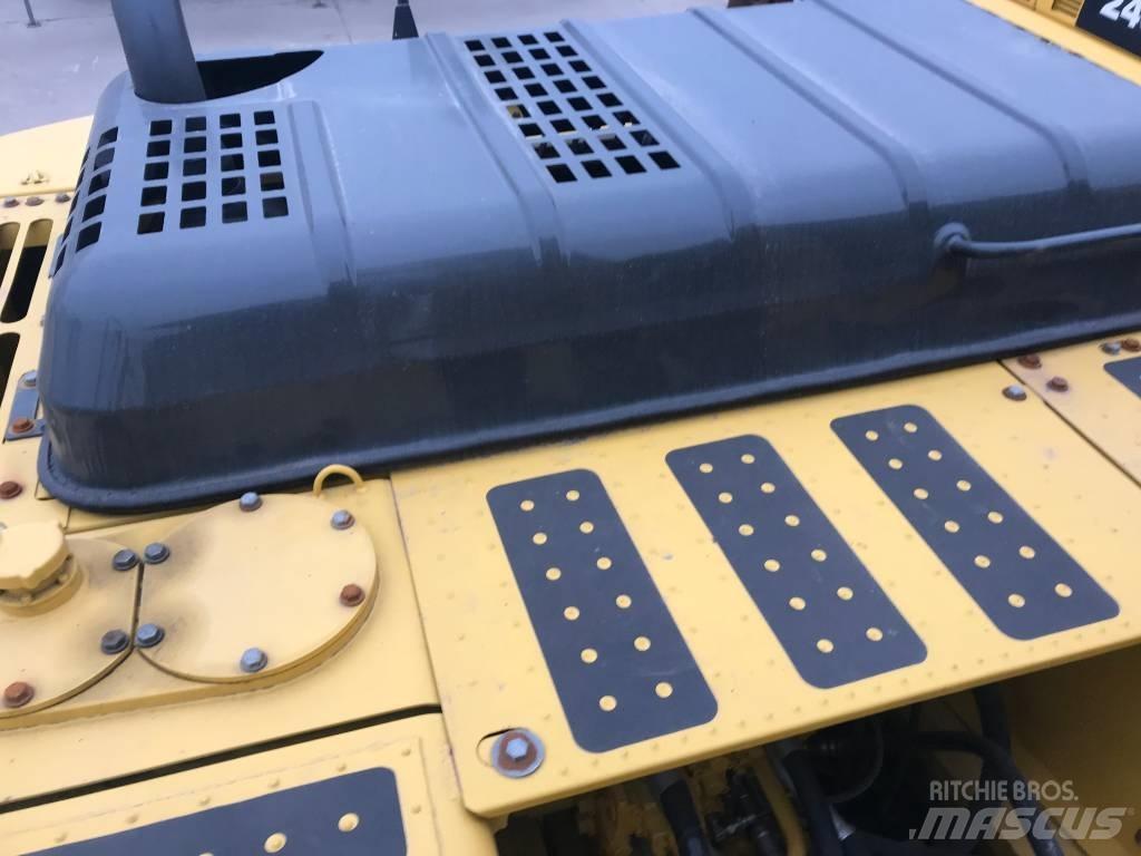 Komatsu PC 220-8 حفارات زحافة