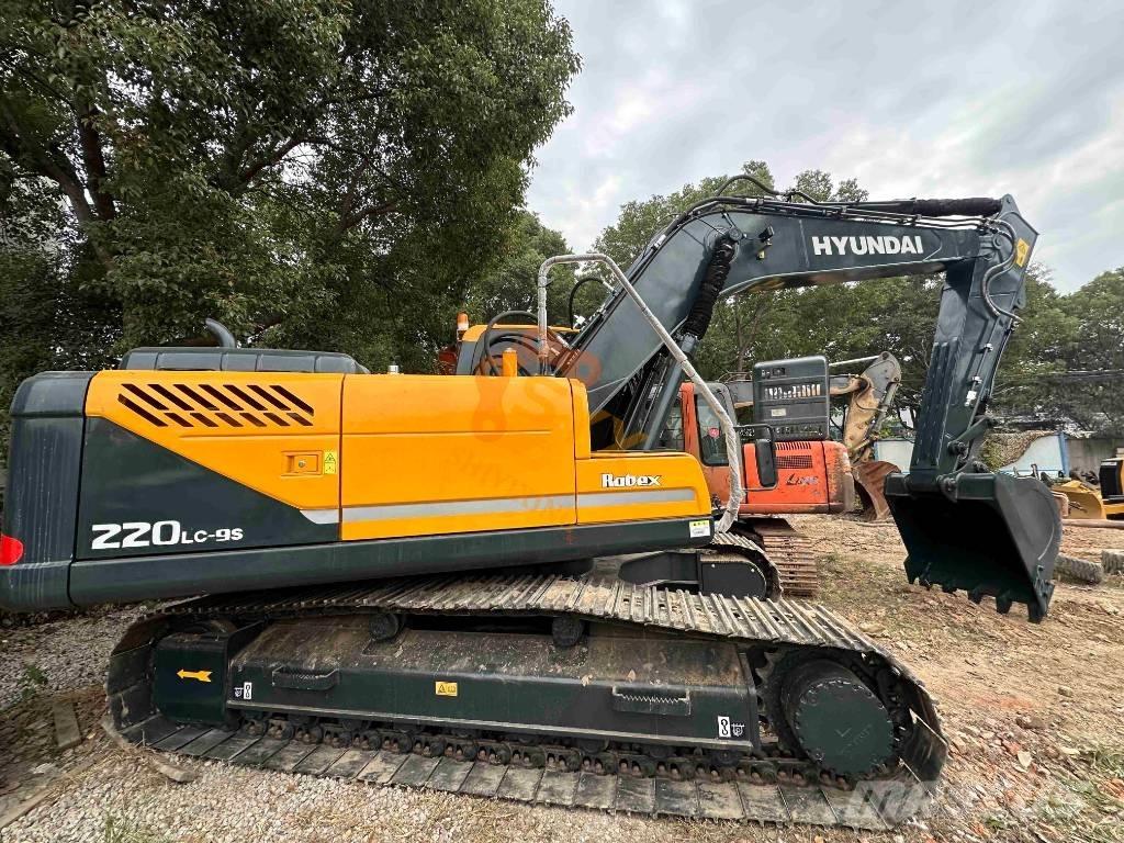 Hyundai Robex 220-9S حفارات زحافة