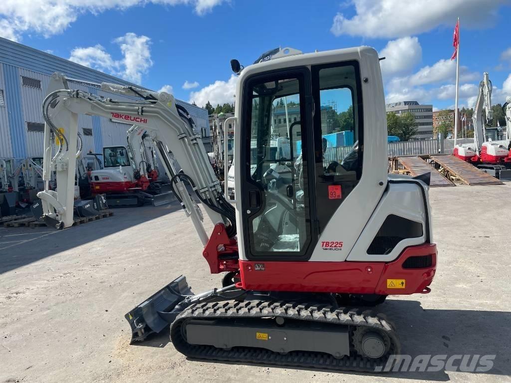 Takeuchi TB 225 حفارات صغيرة أقل من 7 طن (حفارات صغيرة)