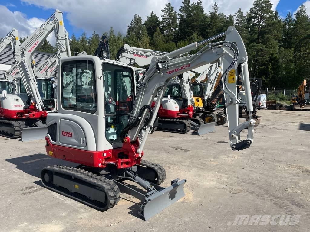 Takeuchi TB 225 حفارات صغيرة أقل من 7 طن (حفارات صغيرة)