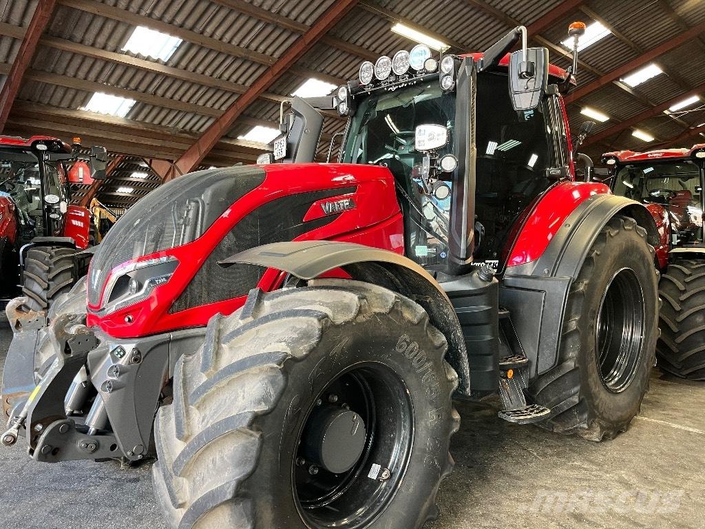 Valtra T235 الجرارات
