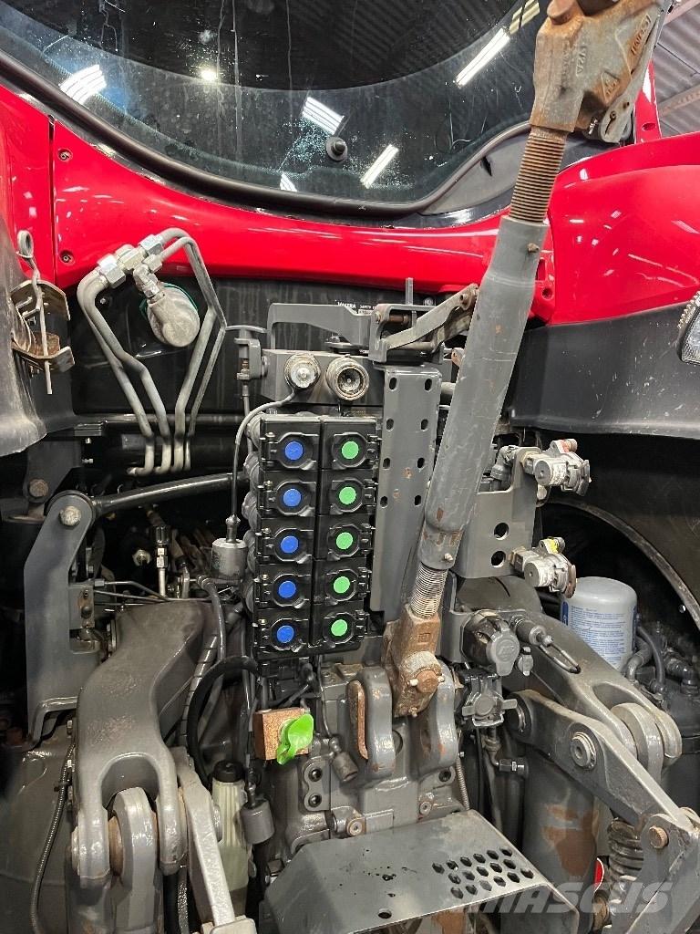Valtra T235 الجرارات