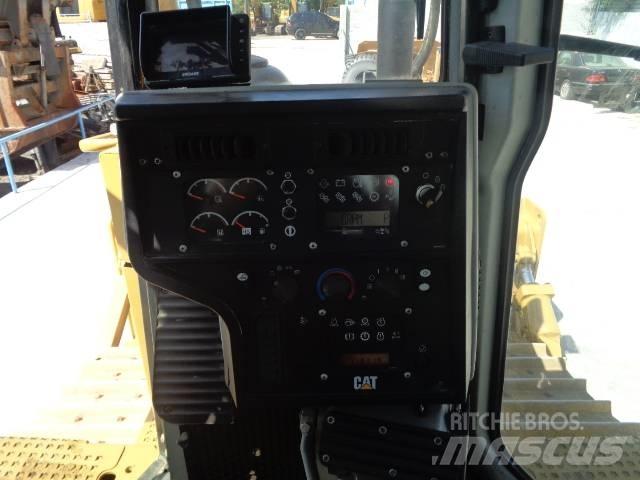 CAT D 6 R XL III بلدوزرات مجنزرة